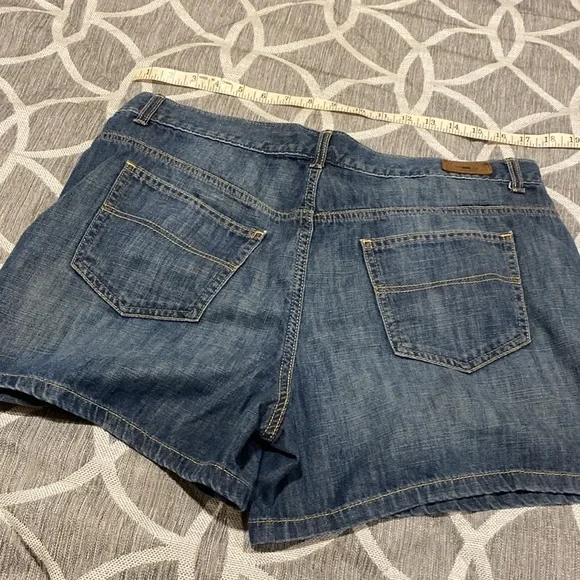 Tommy Hilfiger Denim shorts - Picture 3 of 7